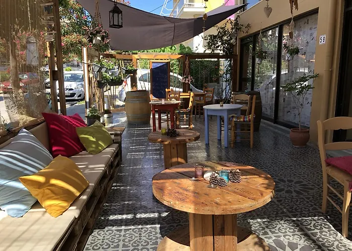 Rhodes Backpackers Boutique Hostel And Apartments